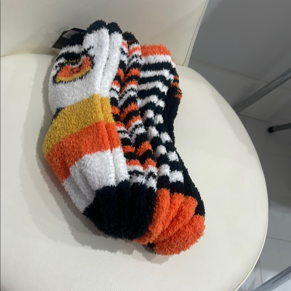 Comfy Threads Halloween 4 Pack Cozy Orange/Black/White "Pumpkins & Stripe" Socks